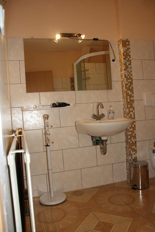Hueblers-Schlafquartier Hotell Fürstenwalde Rum bild