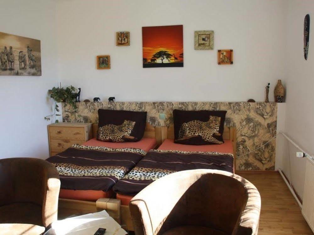Hueblers-Schlafquartier Hotell Fürstenwalde Exteriör bild