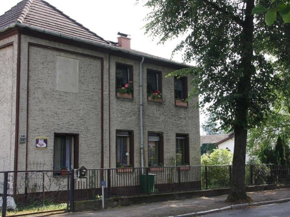 Hueblers-Schlafquartier Hotell Fürstenwalde Exteriör bild